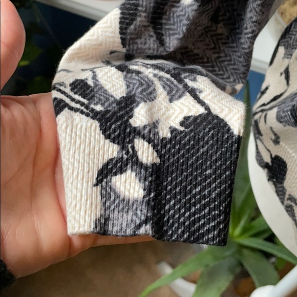 🌺Karen Scott floral, button, petite cardigan🌺 - Picture 4 of 6